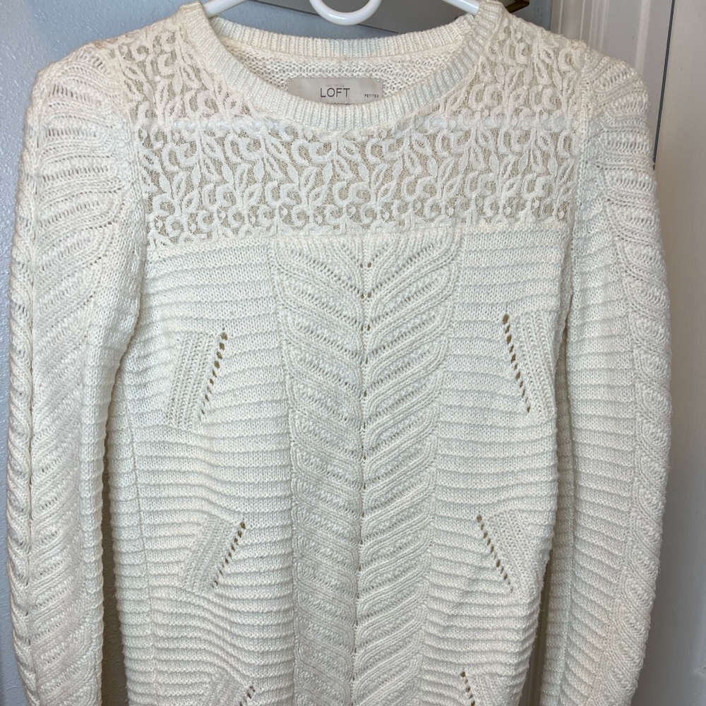 Cream Christmas Sweater vibe